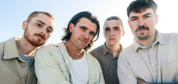 Un premier single pour Honest Work