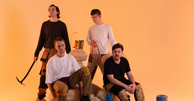 Adult Jazz dévoilent un nouveau single