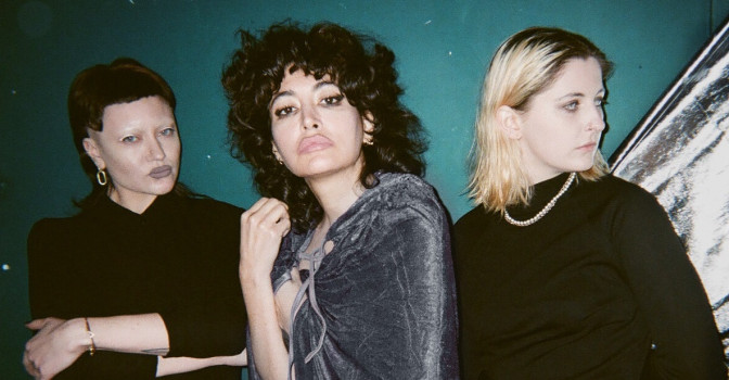 deep tan en Europe avec Queens Of The Stone Age