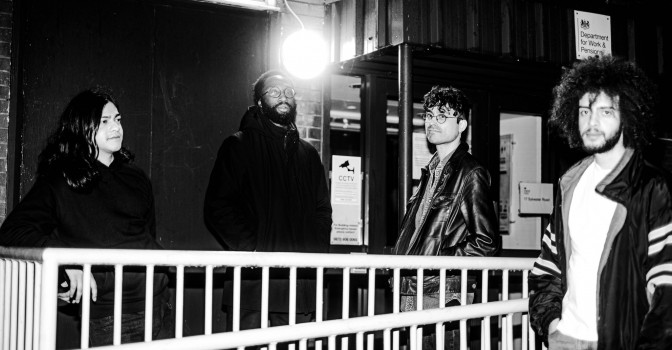 AV Dummy annoncent un premier album