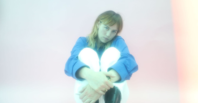 Aoife Nessa Frances présente un nouveau titre