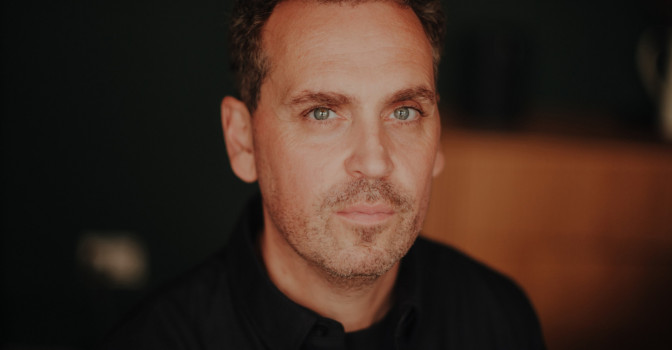 Un premier album solo pour James Ellis Ford
