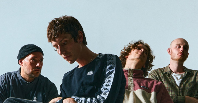 Un premier single pour False Futures