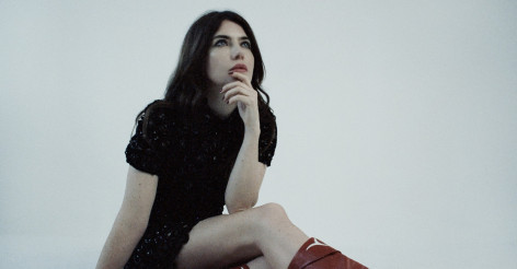 Le premier album solo de Laura-Mary Carter en détails